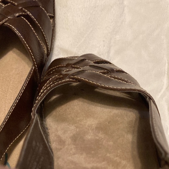 Yuu Jenelle Brown Flat Comfort Woven Faux Leather Fisherman Slingback Sandals - Picture 11 of 13